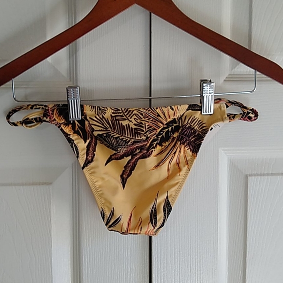 Mink Pink tropical print Size small - Picture 7 of 7